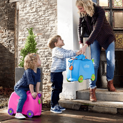 Dieťa sa vozí na kufri Trunki Trixi
